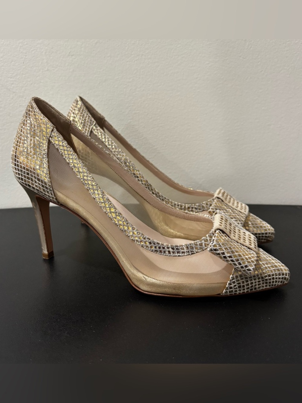 Joan Olof Butterfly-Knot Thin Heels Slip-on Pumps Pointed-Toe Gold Textured Sz 8